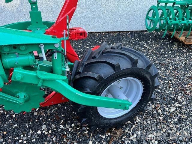 Kverneland 3300S リバーシブルプラウ