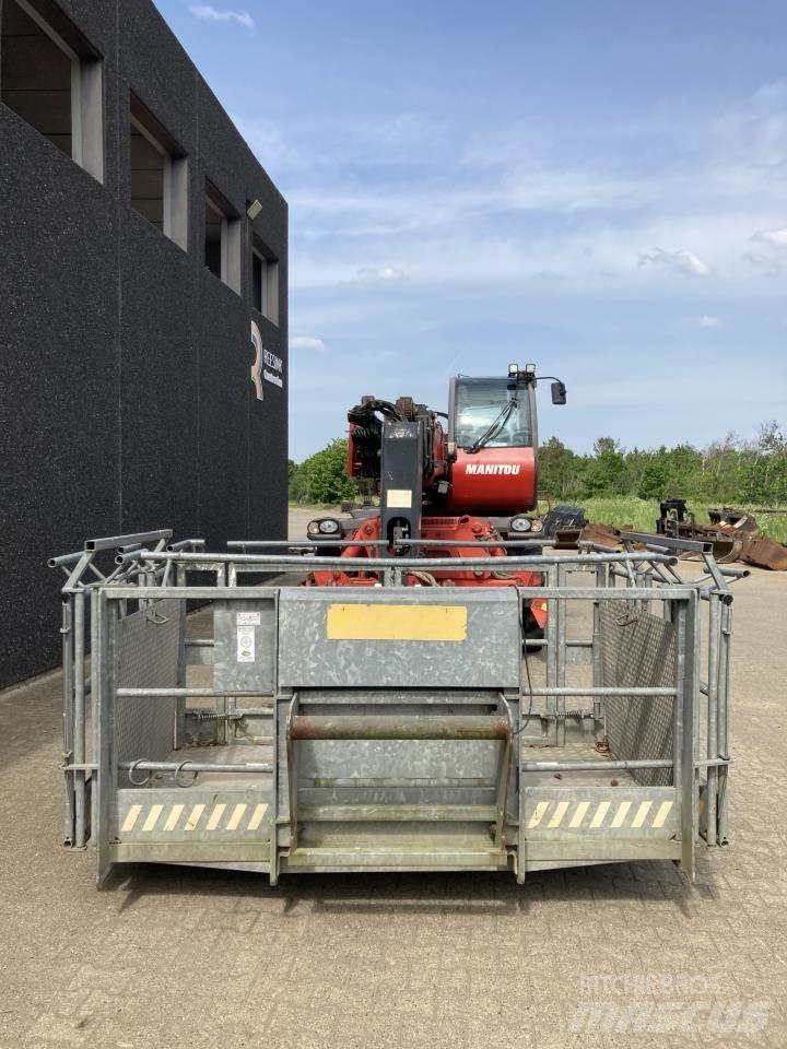 Manitou MRT2540 テレスコーピックハンドラー