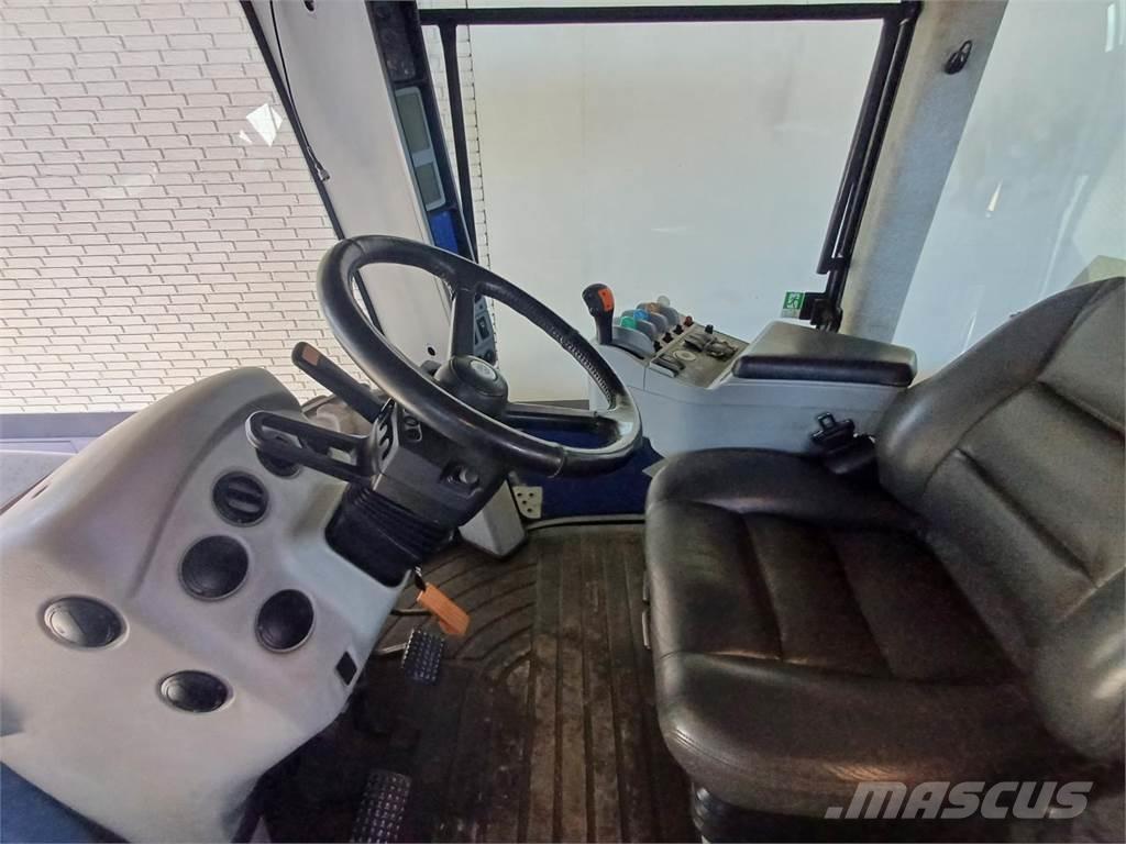New Holland T9040 トラクター