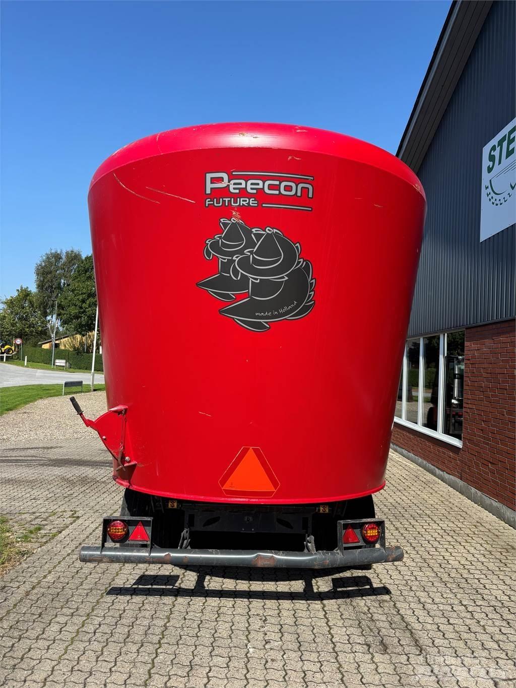 Peecon 28 M3 飼料トレーラー