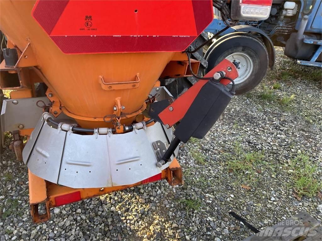 Rauch SA360 砂と塩撒き専用車