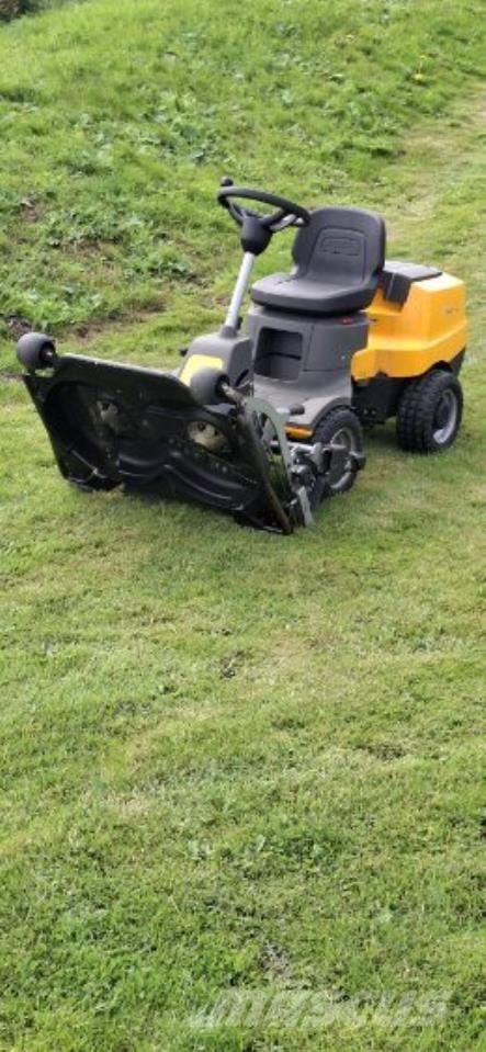 Stiga 320 コンパクトトラクター