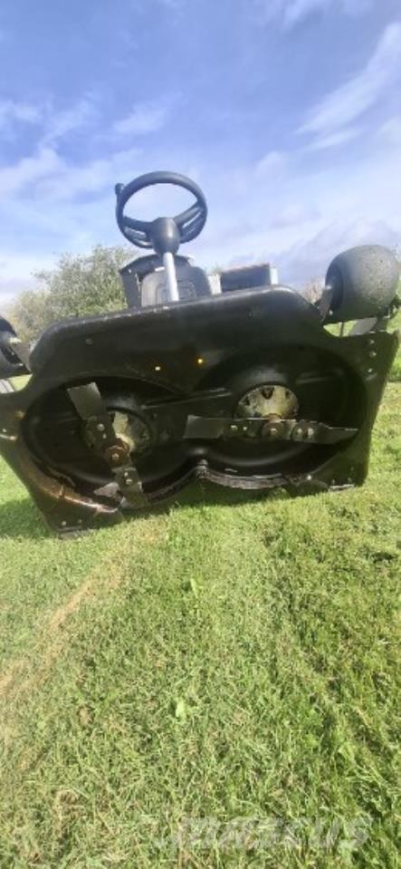 Stiga 320 コンパクトトラクター