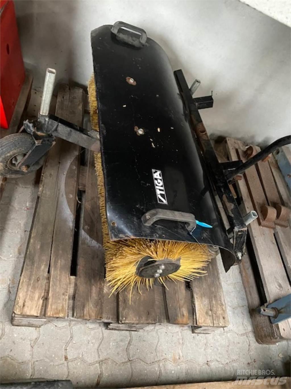 Stiga KOST 85CM コンパクトトラクター