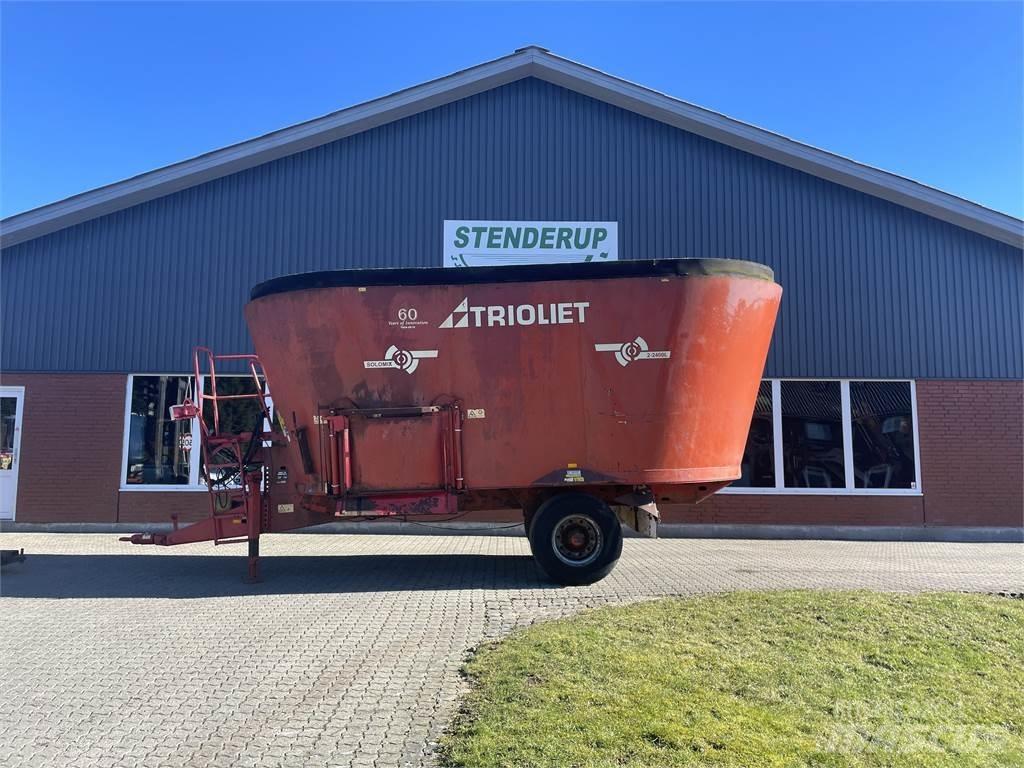 Trioliet 2400 L 飼料トレーラー