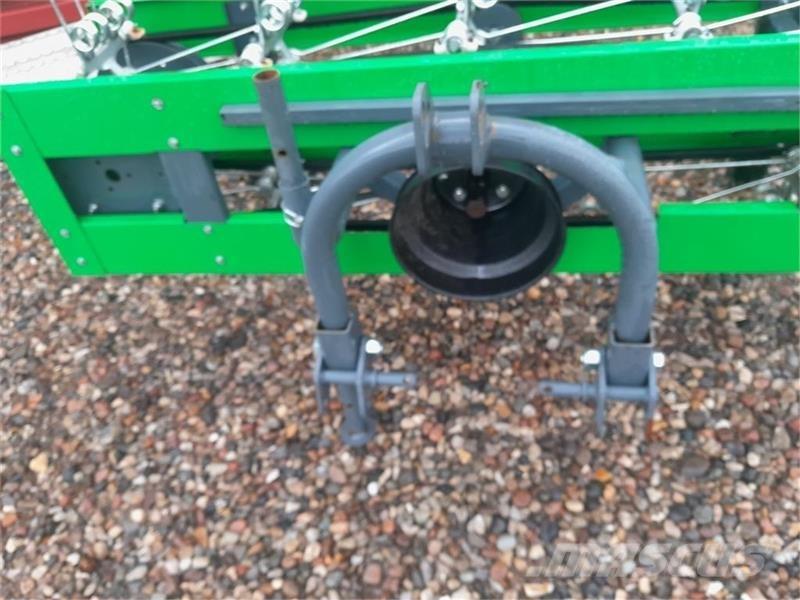  - - - HØ VENDER 小型トラクター　アタッチメント