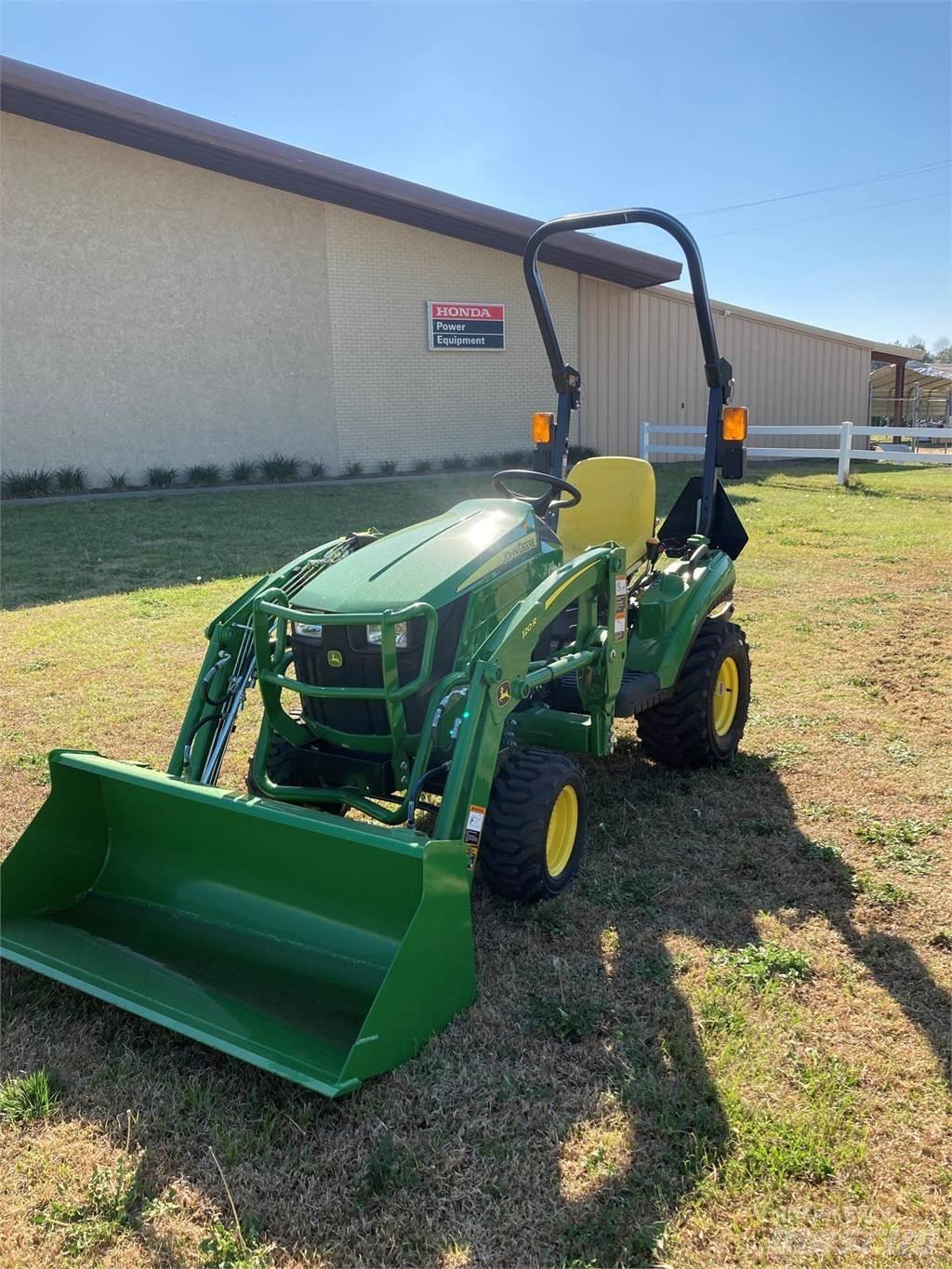 John Deere 1023E コンパクトトラクター