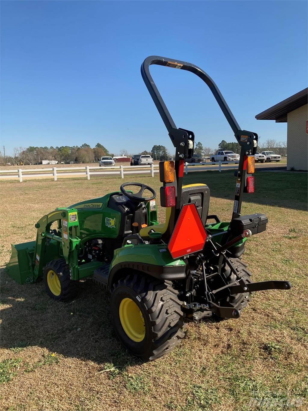 John Deere 1023E コンパクトトラクター