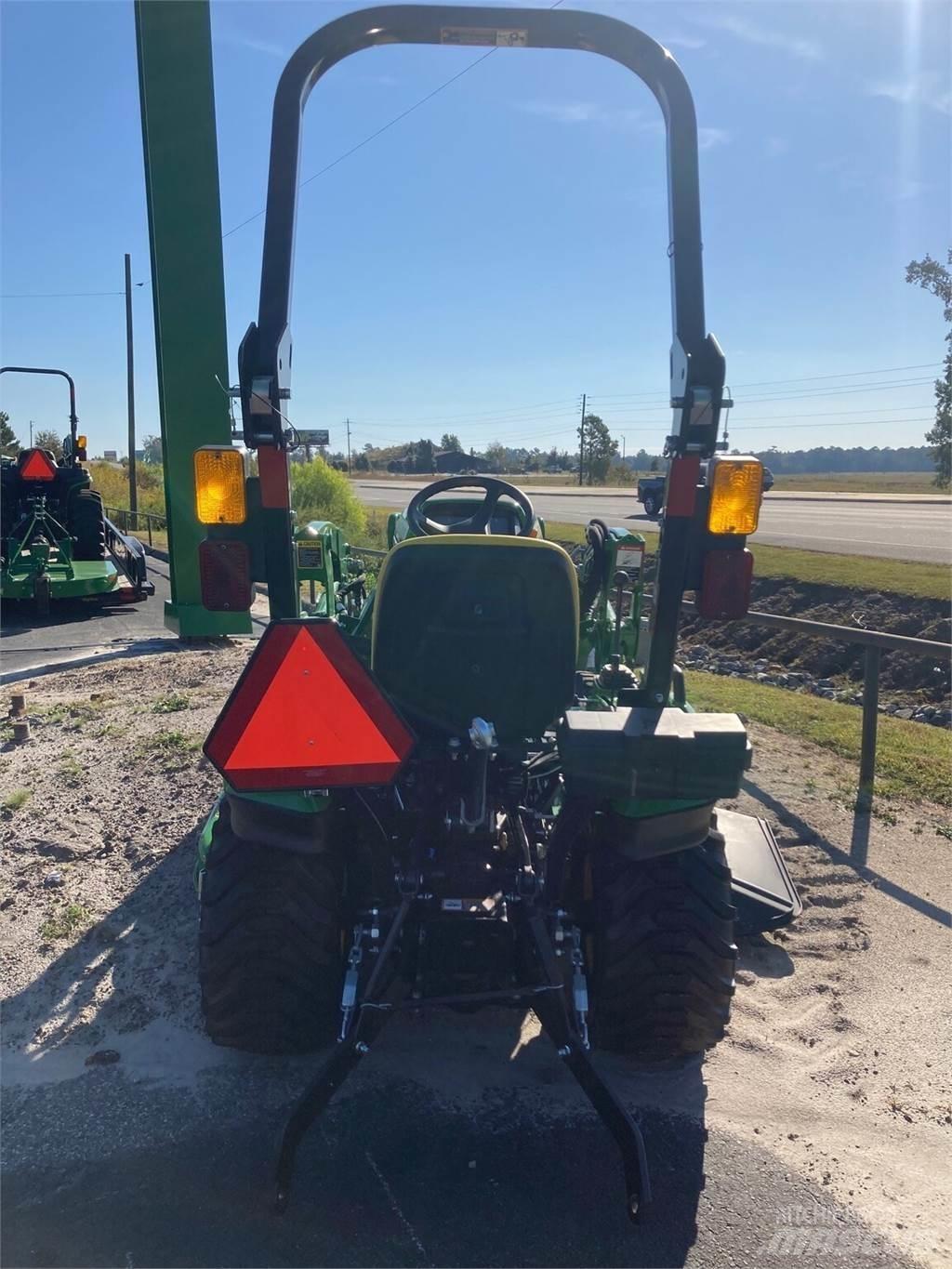 John Deere 1023E コンパクトトラクター
