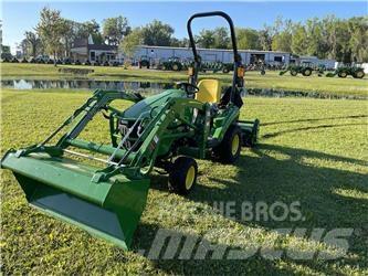 John Deere 1023E コンパクトトラクター
