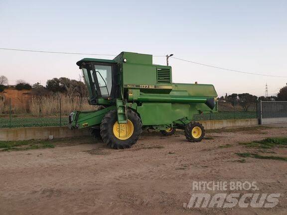 John Deere 1177 コンバイン
