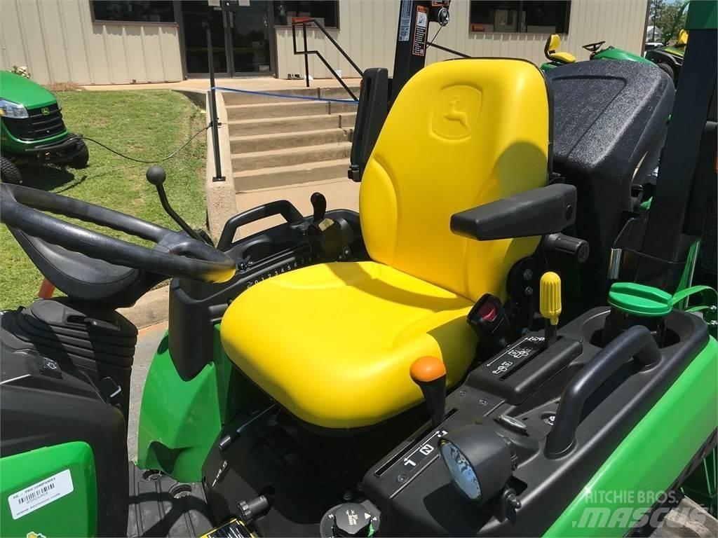 John Deere 2025R コンパクトトラクター