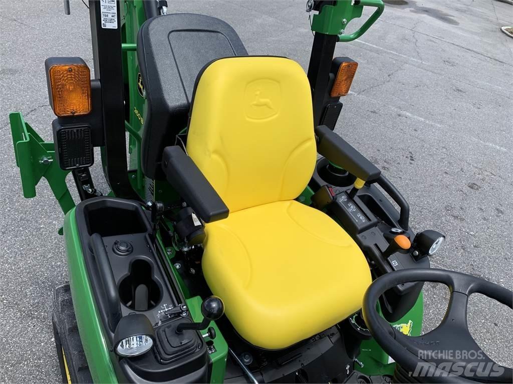 John Deere 2025R コンパクトトラクター