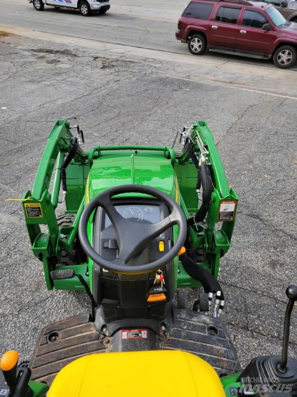 John Deere 2025R コンパクトトラクター