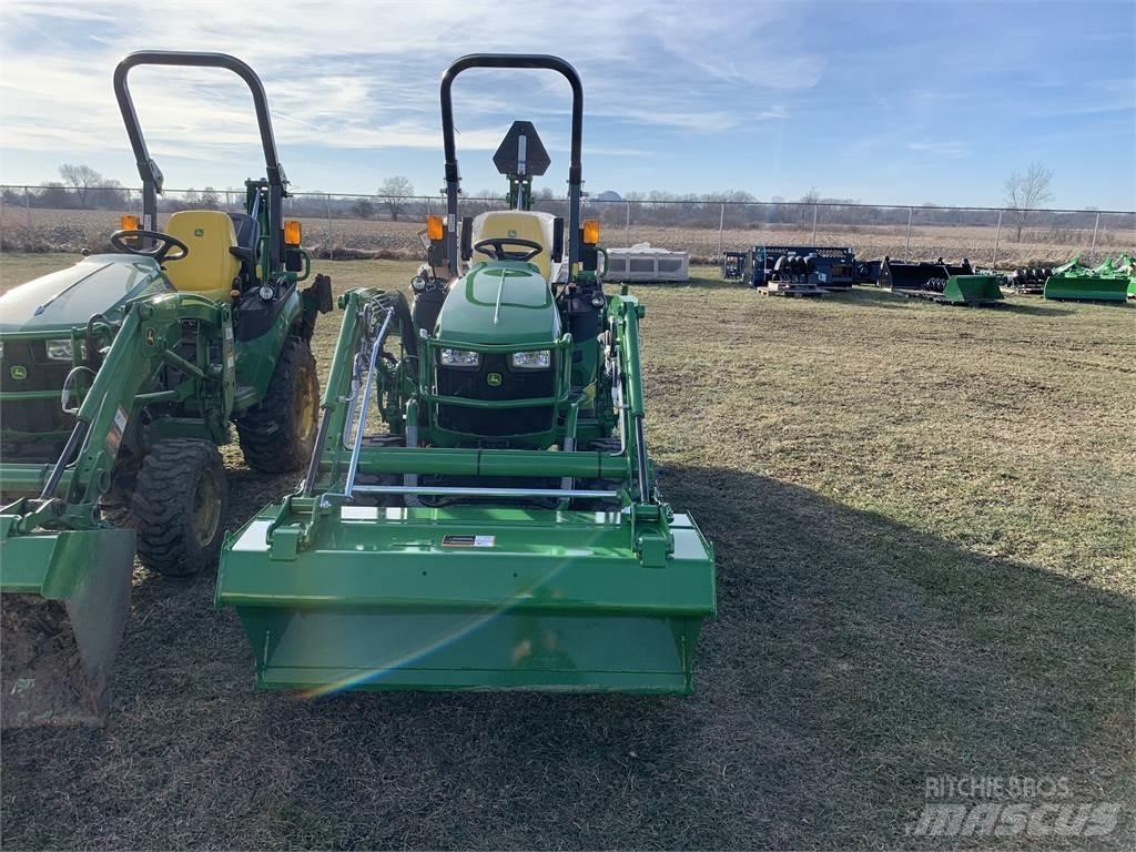 John Deere 2025R コンパクトトラクター