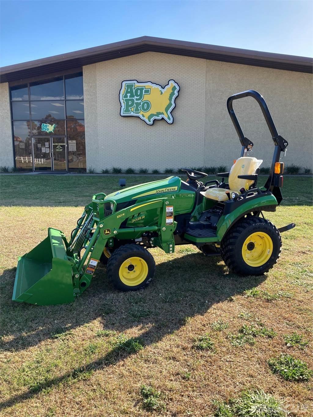 John Deere 2025R コンパクトトラクター