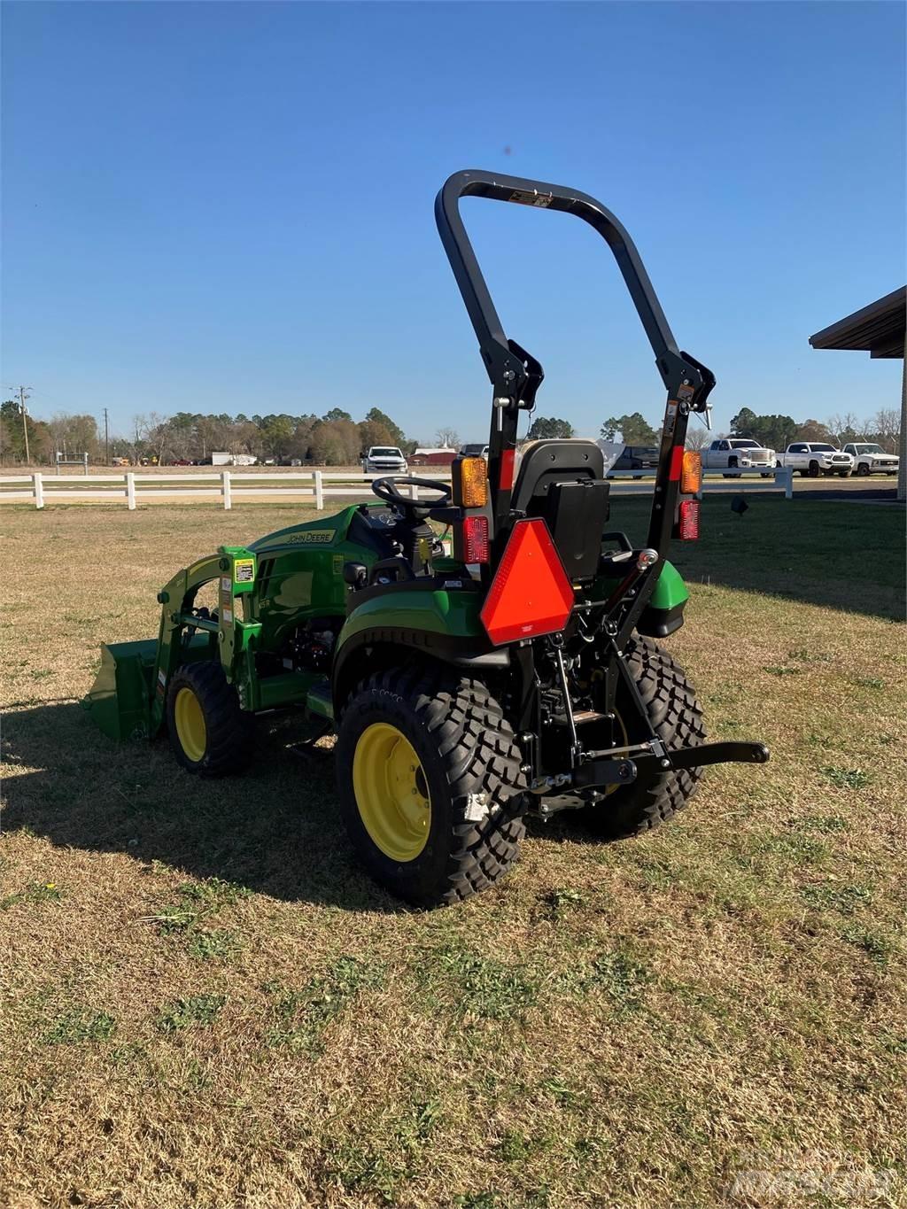 John Deere 2025R コンパクトトラクター