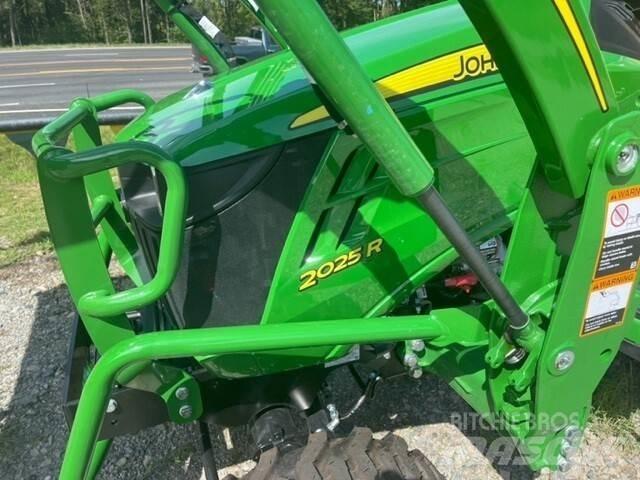John Deere 2025R コンパクトトラクター