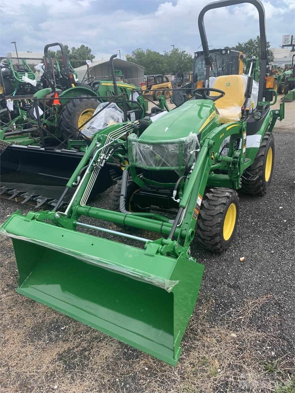 John Deere 2025R コンパクトトラクター