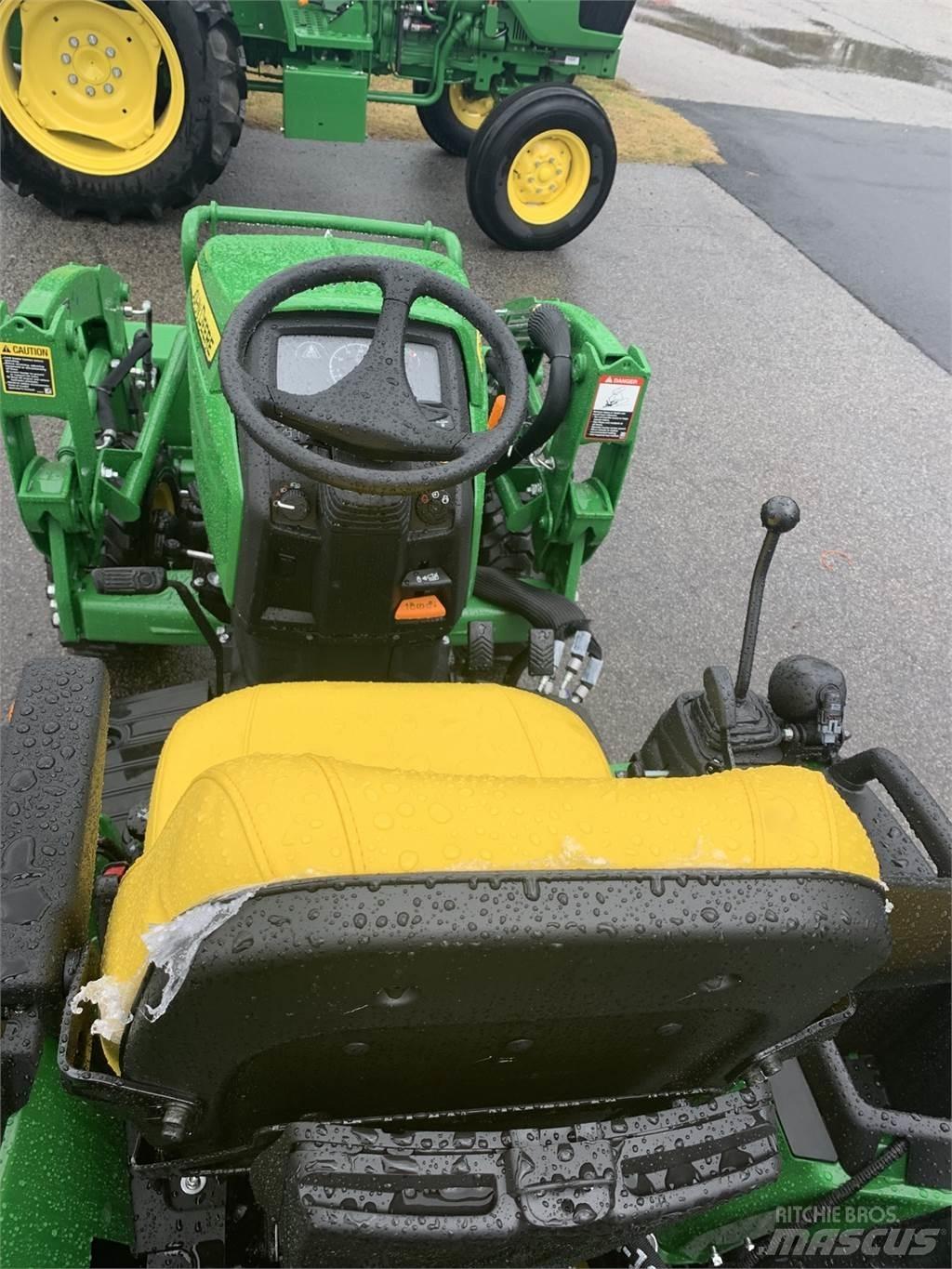 John Deere 2025R コンパクトトラクター