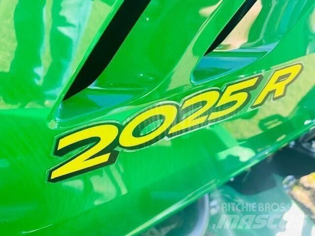 John Deere 2025R コンパクトトラクター