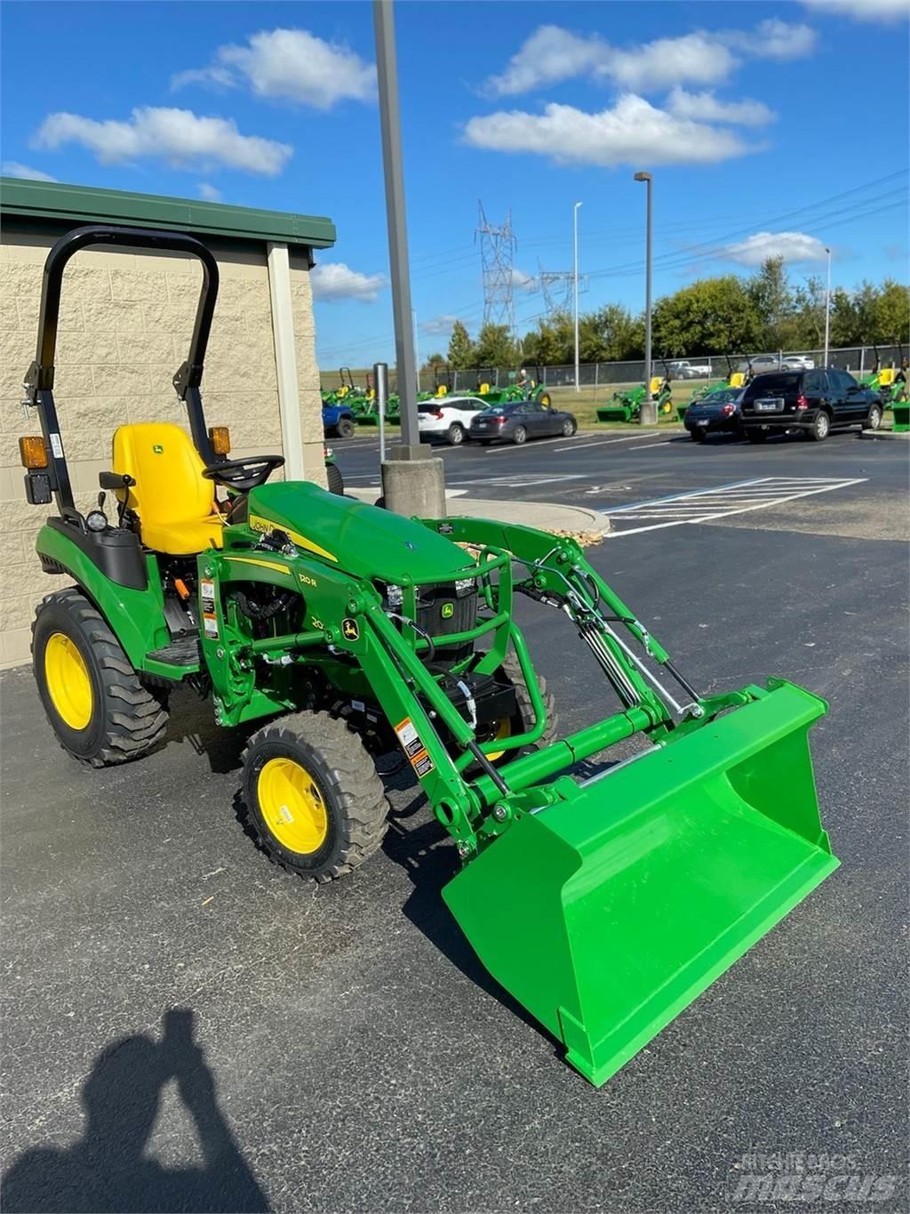 John Deere 2025R コンパクトトラクター