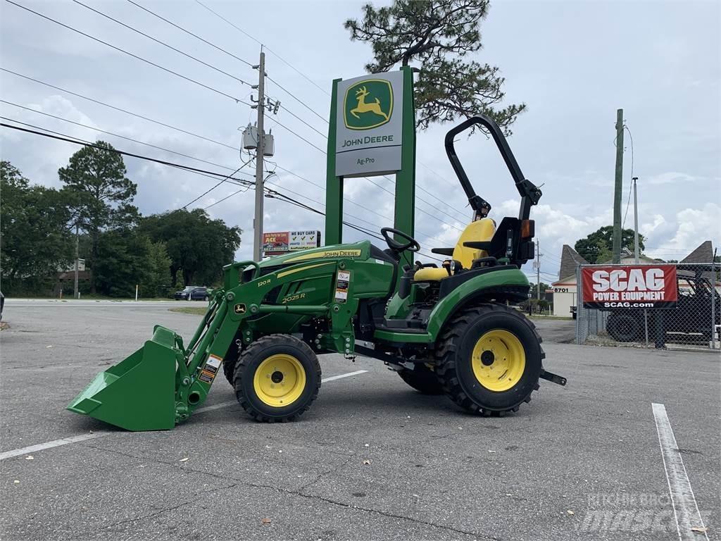 John Deere 2025R コンパクトトラクター