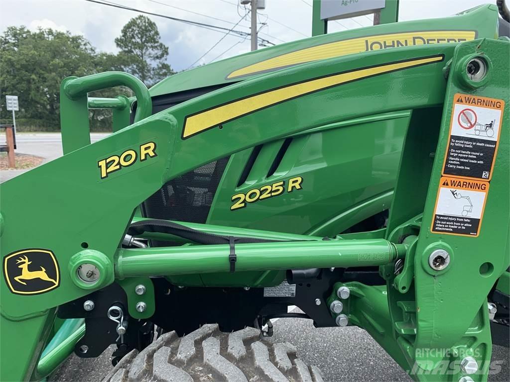 John Deere 2025R コンパクトトラクター