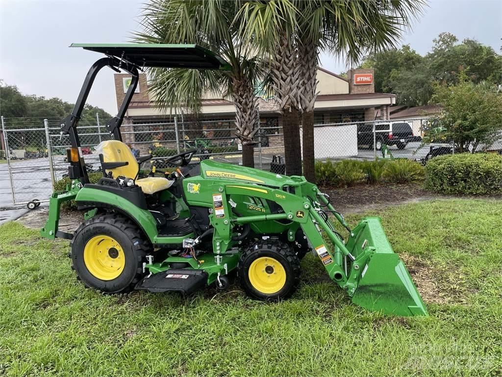 John Deere 2025R コンパクトトラクター