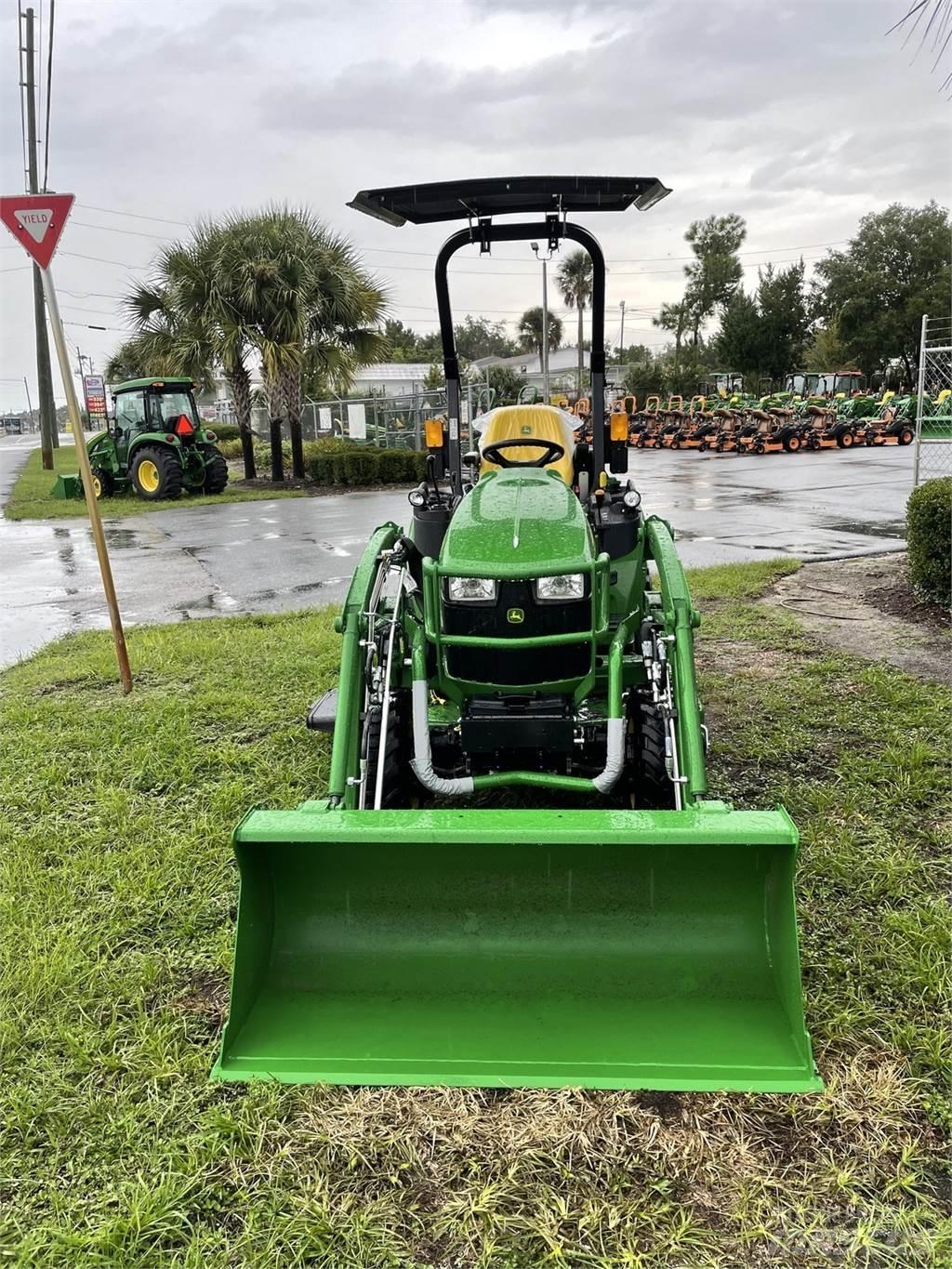 John Deere 2025R コンパクトトラクター