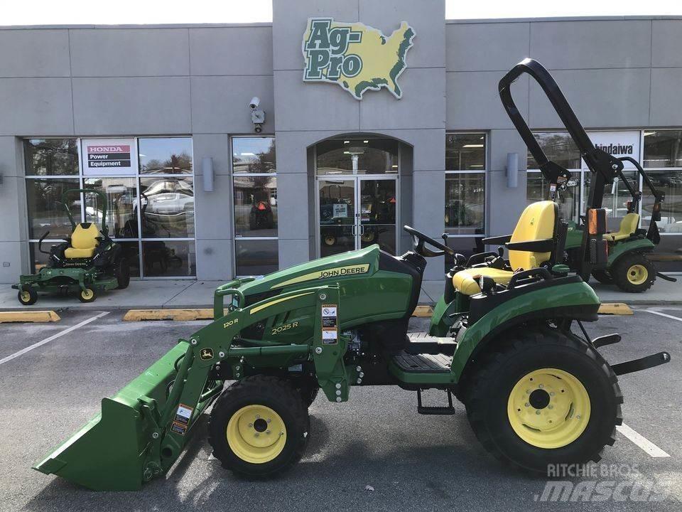 John Deere 2025R コンパクトトラクター