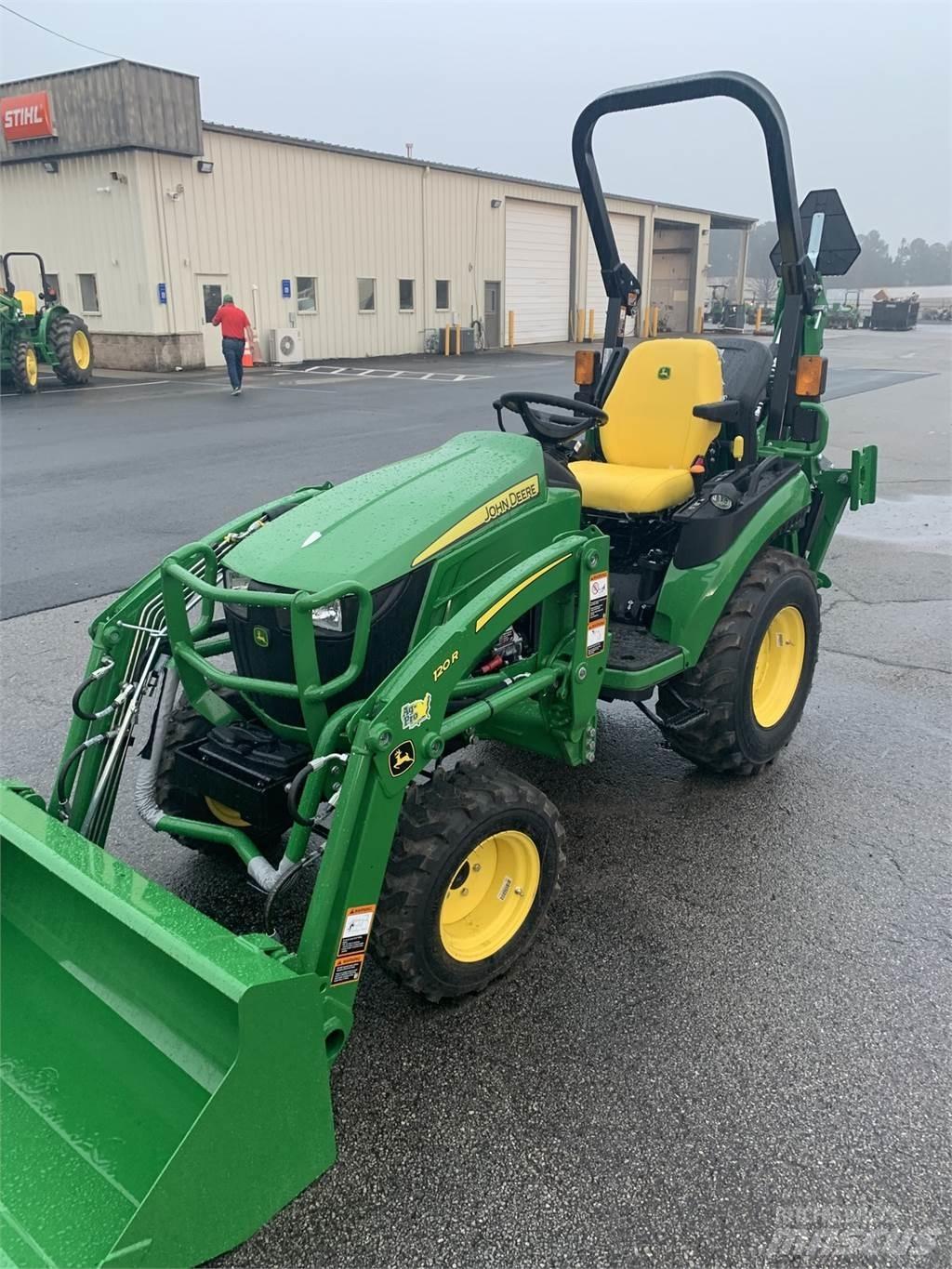 John Deere 2025R コンパクトトラクター