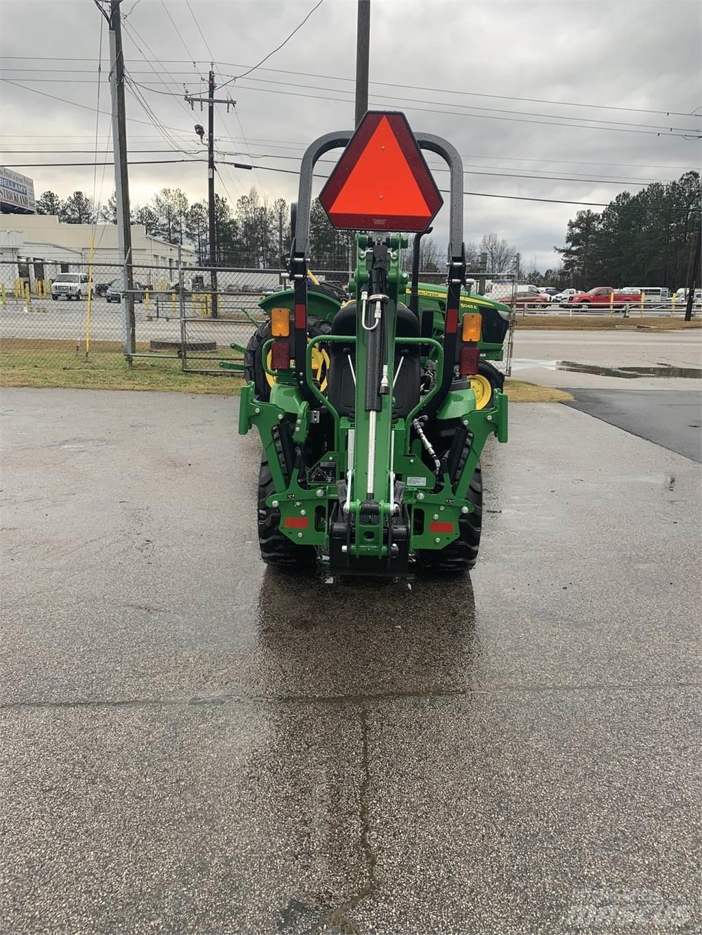 John Deere 2025R コンパクトトラクター