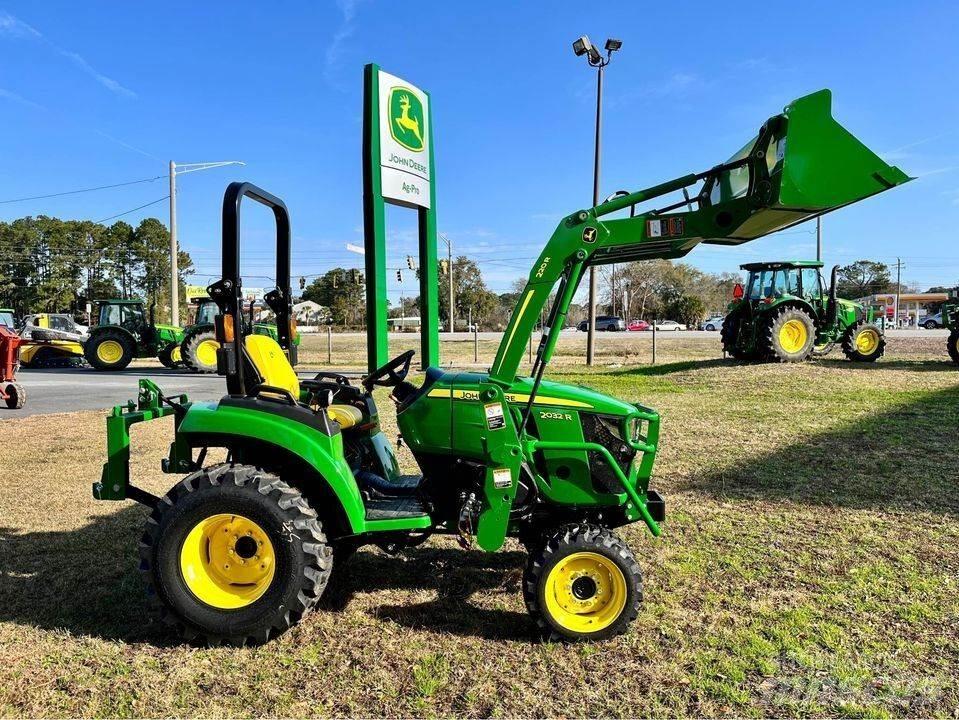 John Deere 2032R コンパクトトラクター