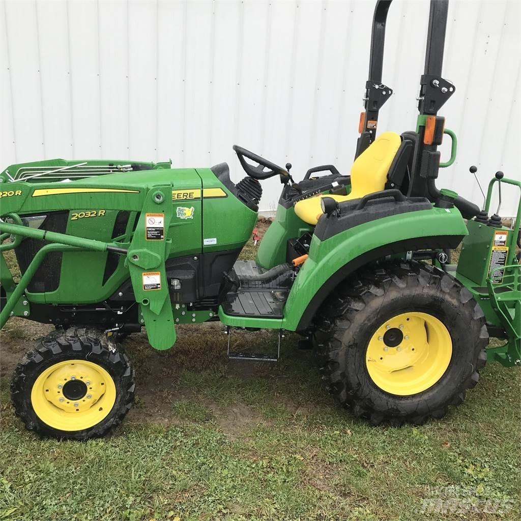 John Deere 2032R コンパクトトラクター