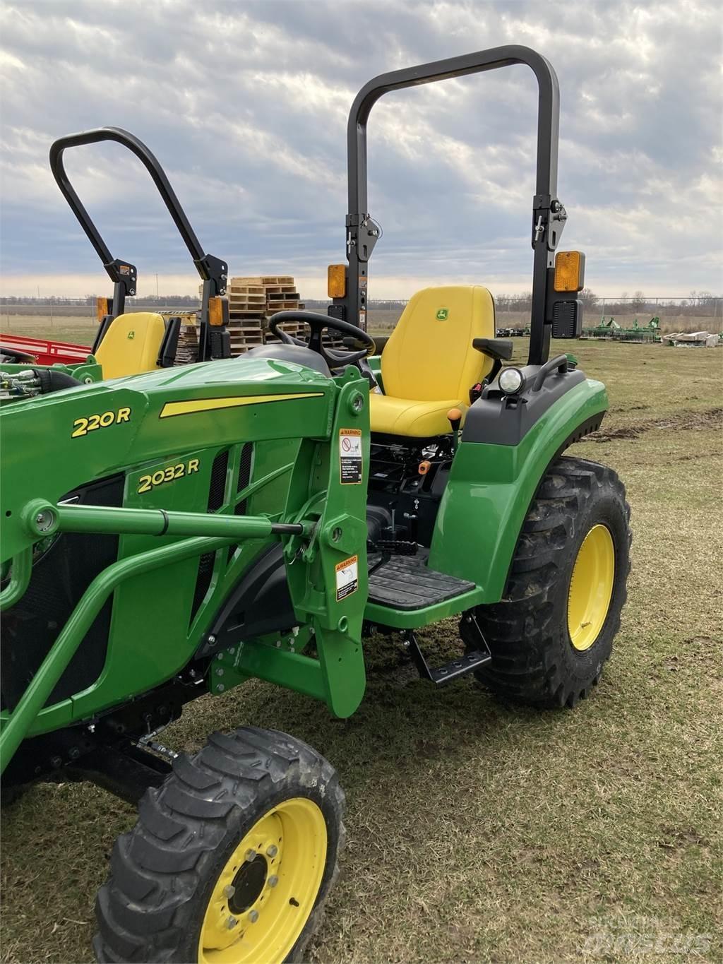 John Deere 2032R コンパクトトラクター