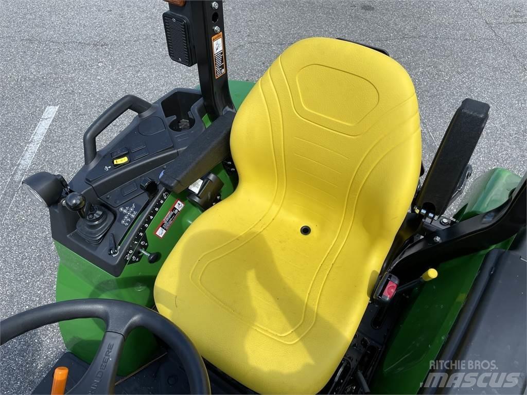 John Deere 2038R コンパクトトラクター
