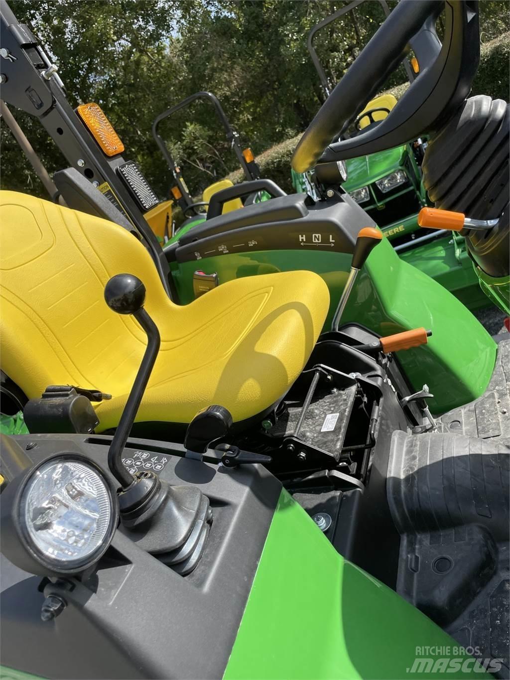 John Deere 2038R コンパクトトラクター