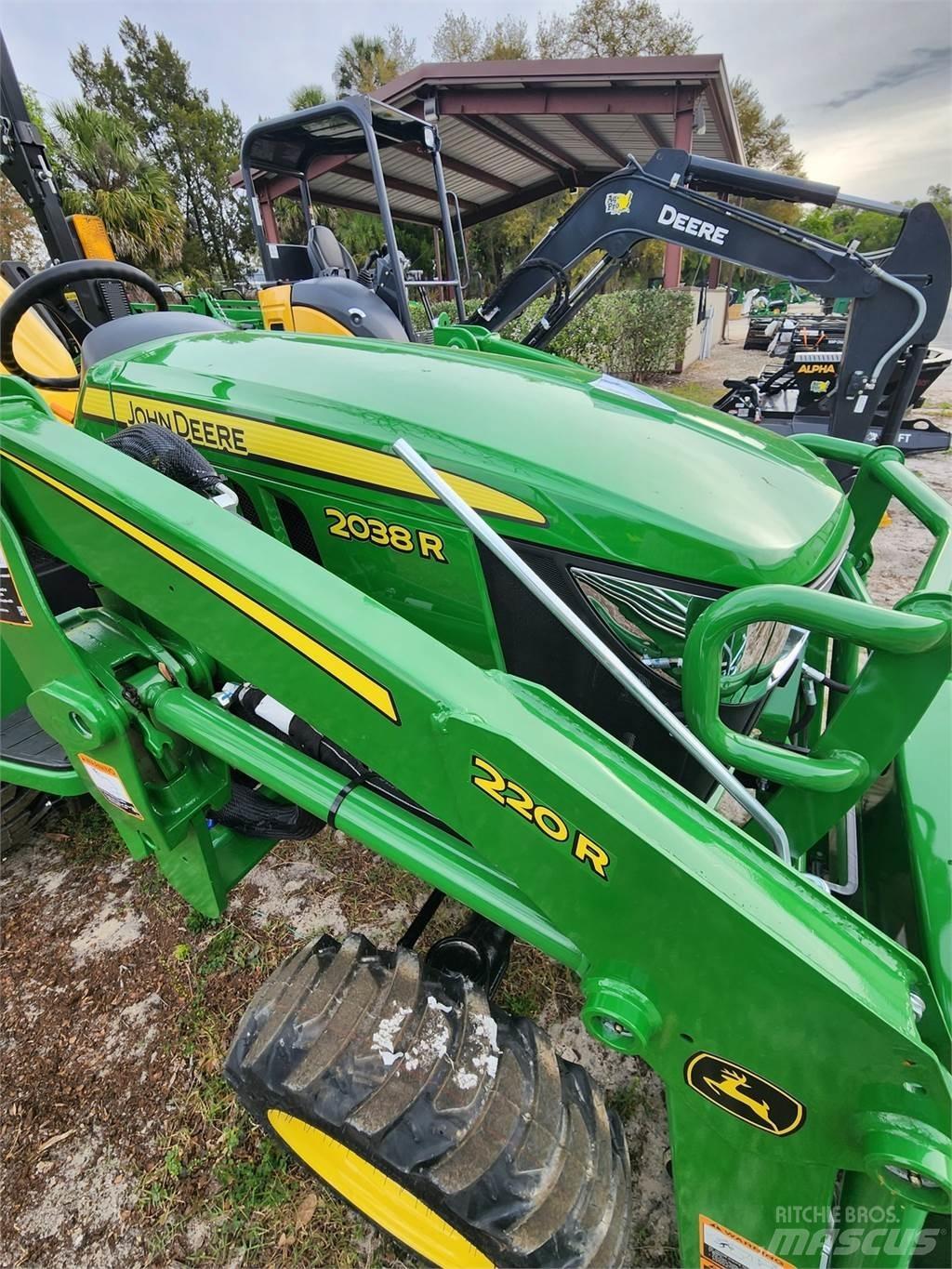 John Deere 2038R コンパクトトラクター