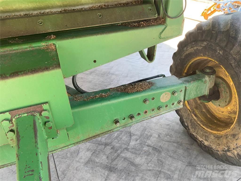 John Deere 2258 コンバイン