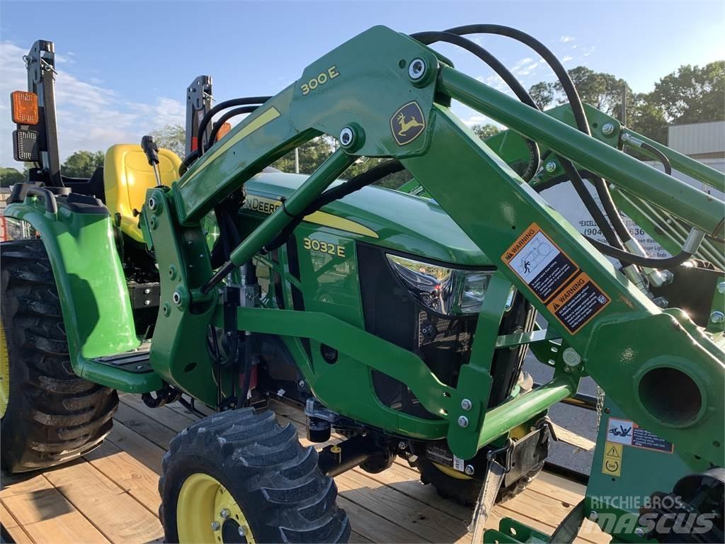 John Deere 3032E コンパクトトラクター
