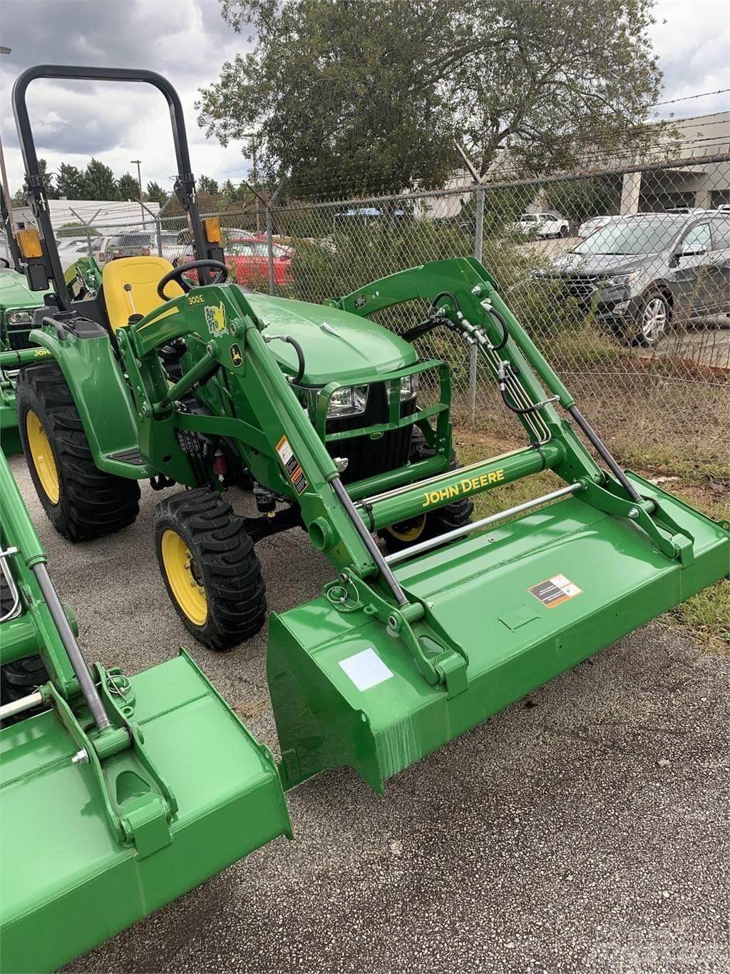 John Deere 3032E コンパクトトラクター