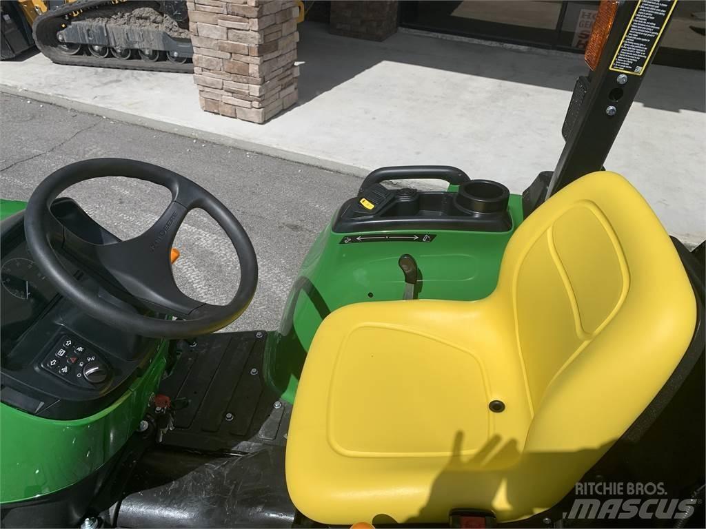 John Deere 3038E コンパクトトラクター
