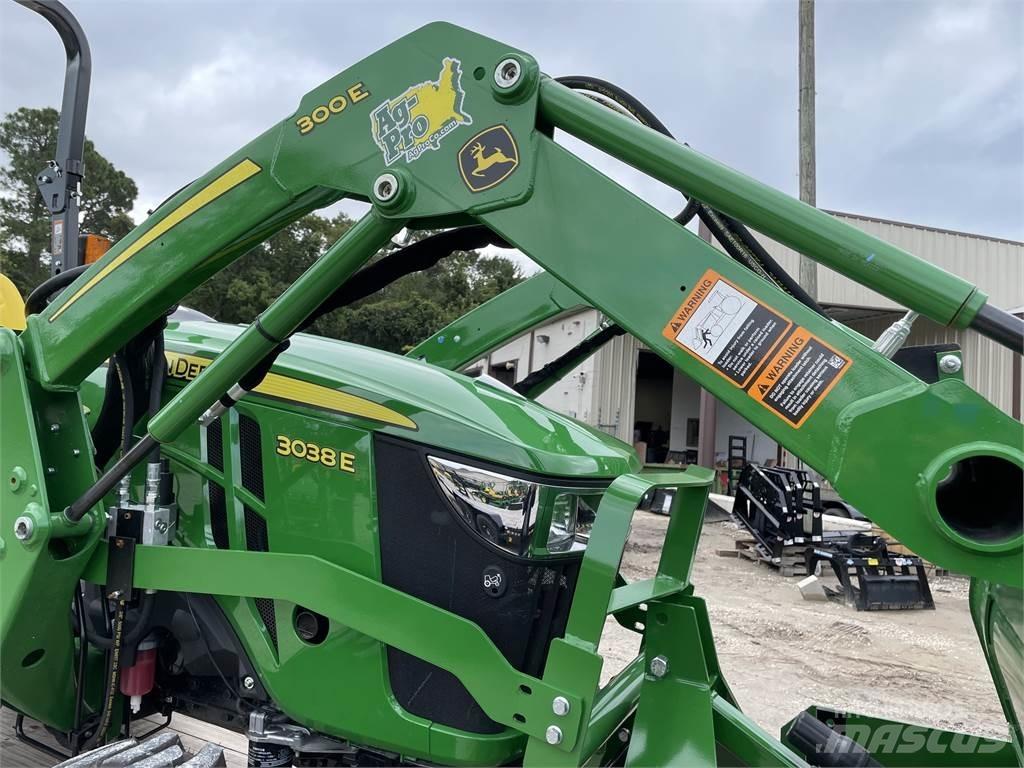 John Deere 3038E コンパクトトラクター