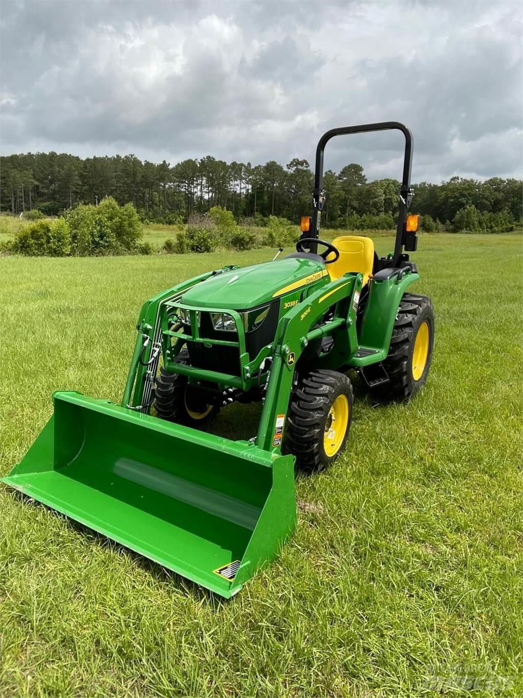 John Deere 3038E コンパクトトラクター