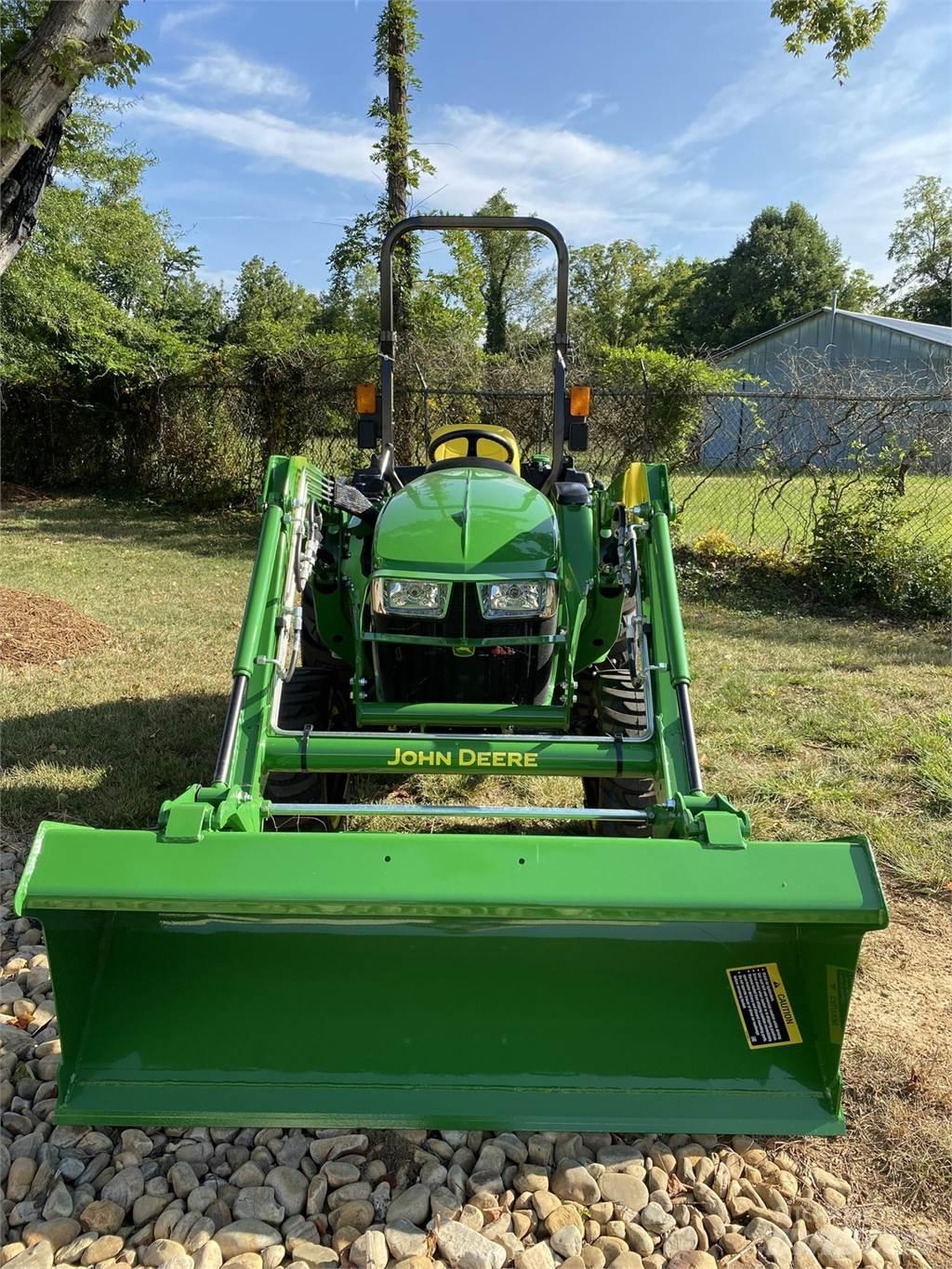 John Deere 3038E コンパクトトラクター