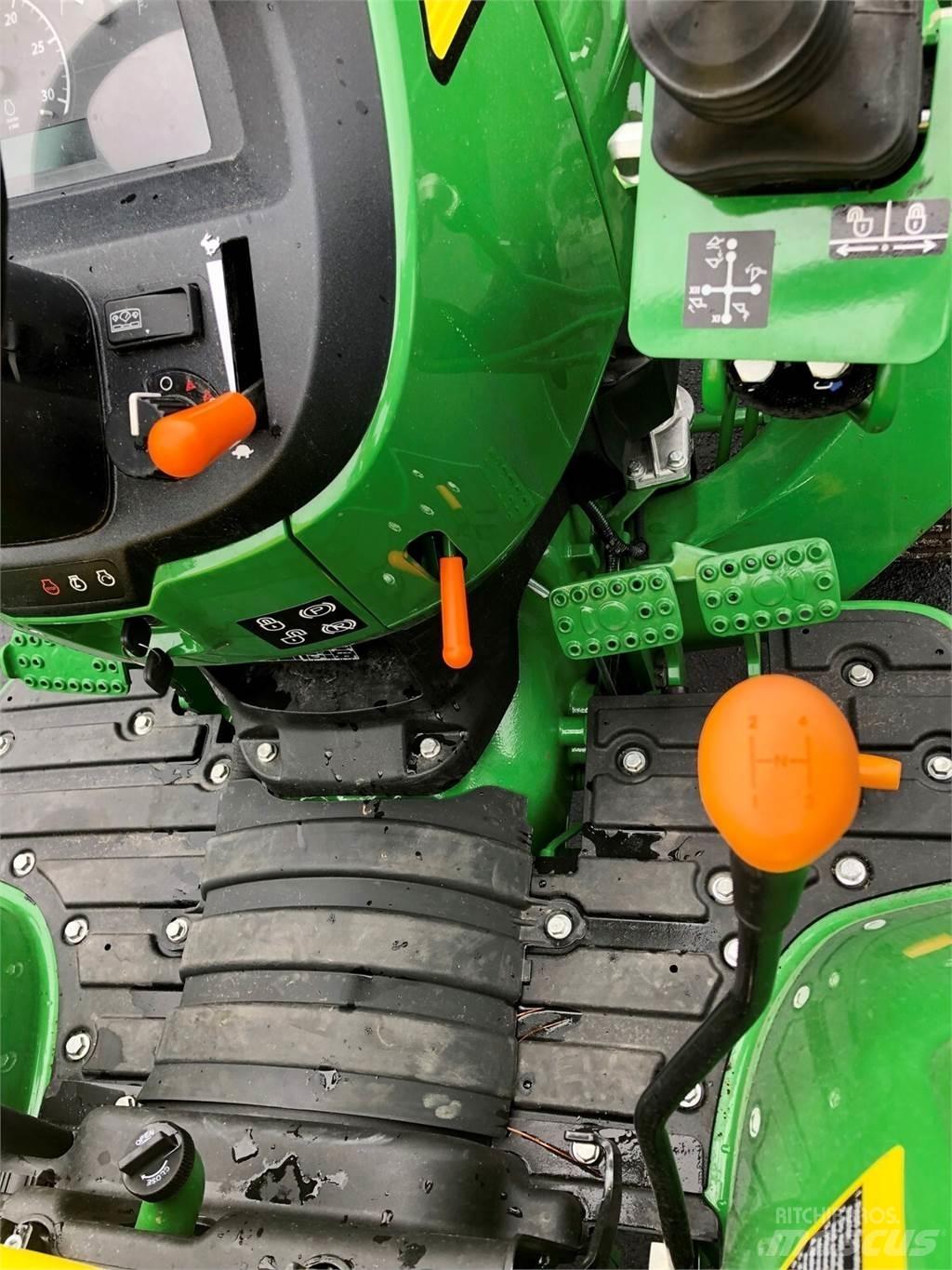 John Deere 3043D トラクター