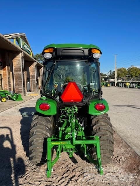 John Deere 3046R トラクター
