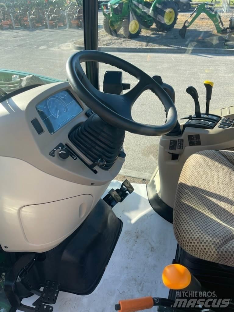 John Deere 3046R トラクター