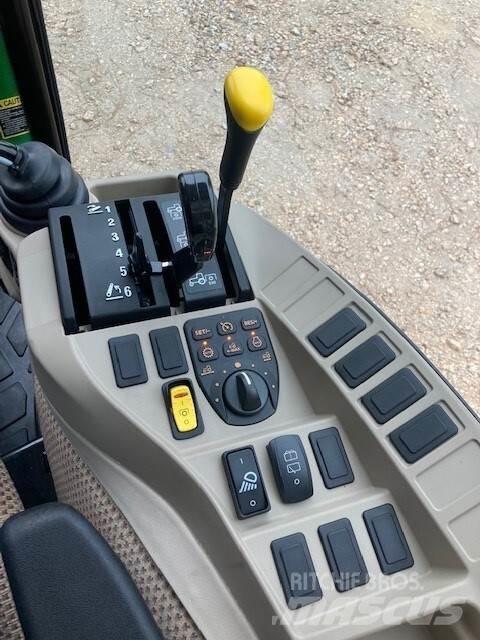 John Deere 3046R トラクター